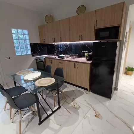 Seven Palms Apartment